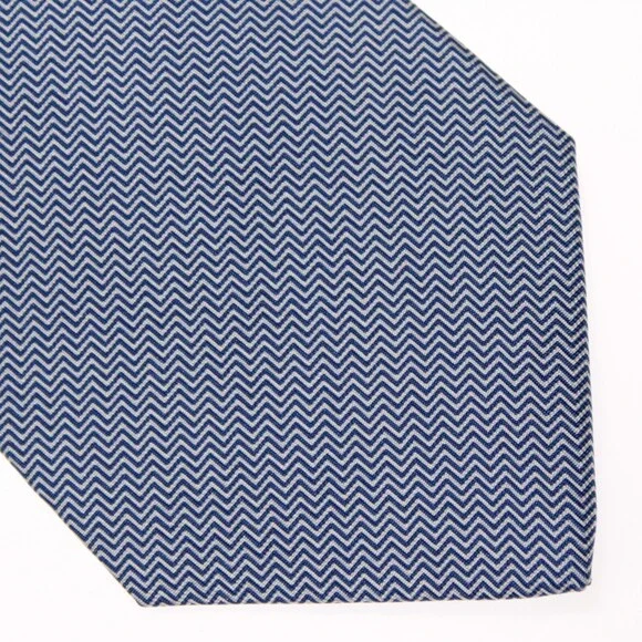 Drake's NWT Neck Tie in Blue & White Mini Chevron Pattern 100% Silk